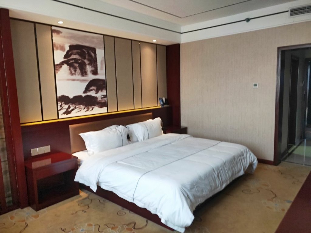 【江阴云都温泉酒店预订价格】房价_电话_地址_无锡