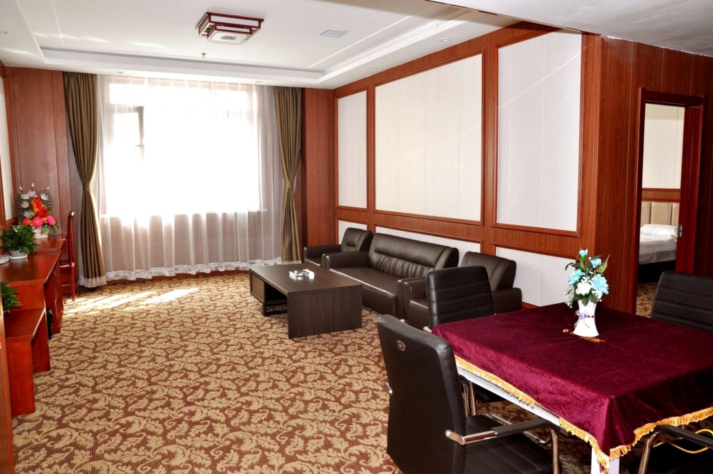 饶河汉威商务大酒店