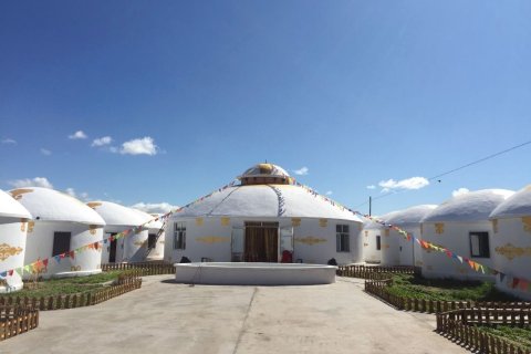 额尔古纳察哈尔部白马大营蒙古包