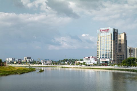 龙门华美达酒店