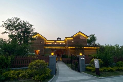 酒店百宝箱 酒店首页 泰安 酒店 泰山木屋岛别墅 酒店图片共 144 张