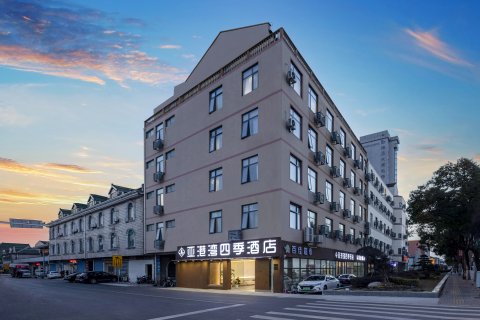 亚港湾四季酒店(上海第九人民医院奉城分院店)