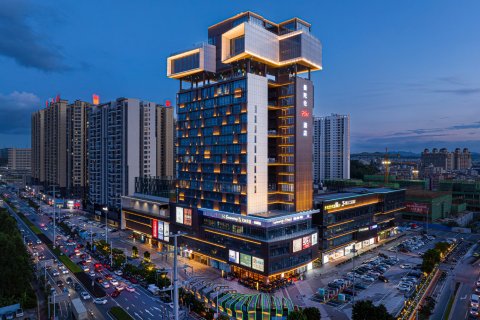 曼陀伦Plus酒店(鹤山新华城店)